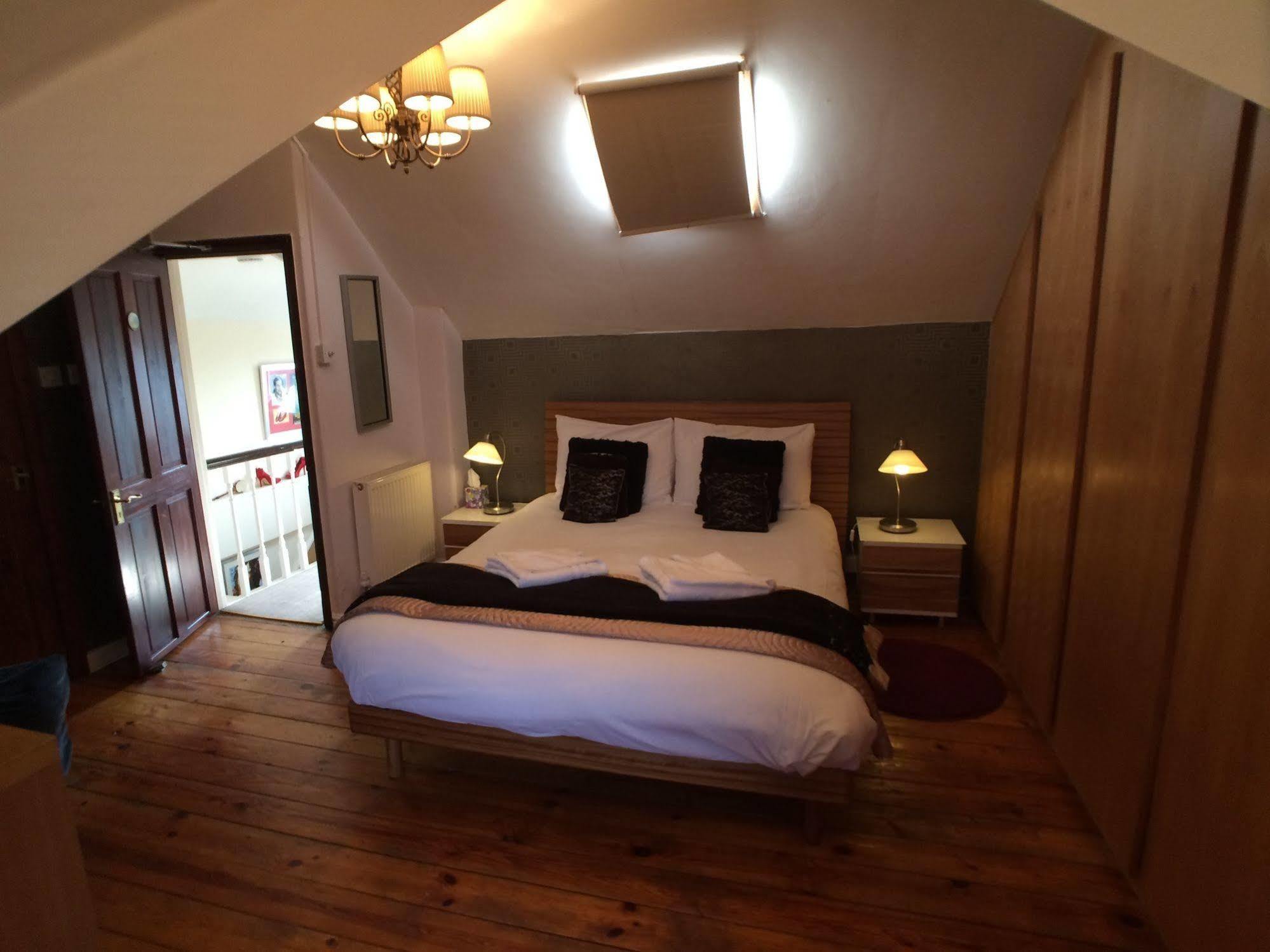 Ty Rosa Rooms Cardiff Buitenkant foto